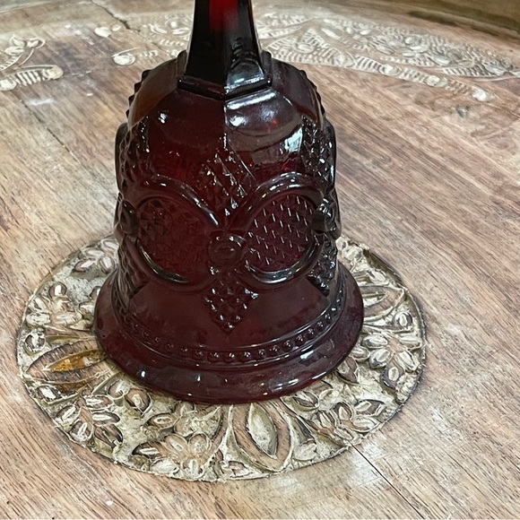 Vintage Avon 1876 Cape Cod Collection Ruby Red Glass Bell Dinner 1979 Collectibl - Picture 4 of 8